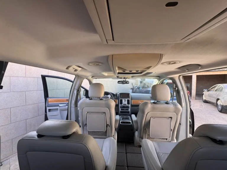 Interior view of Chrysler Grand Voyager with 7 seats