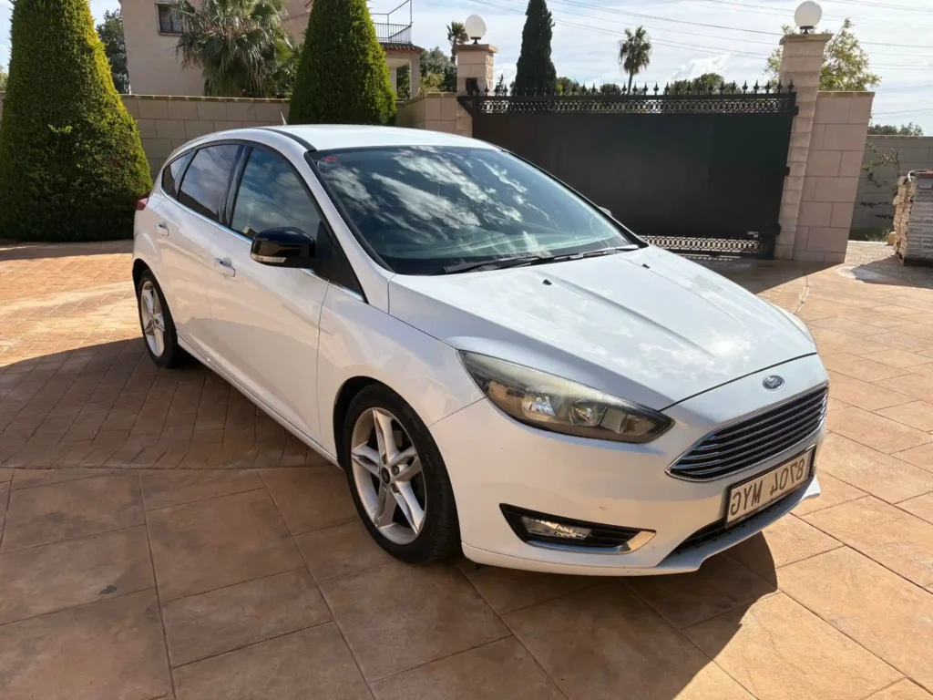 Ford Focus front exterior