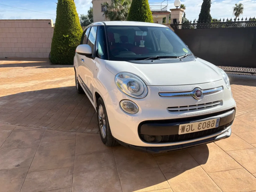 Fiat 500L front exterior